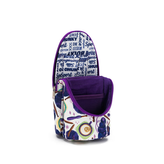 Della Q Standing Needle Case
