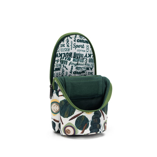 Della Q Standing Needle Case