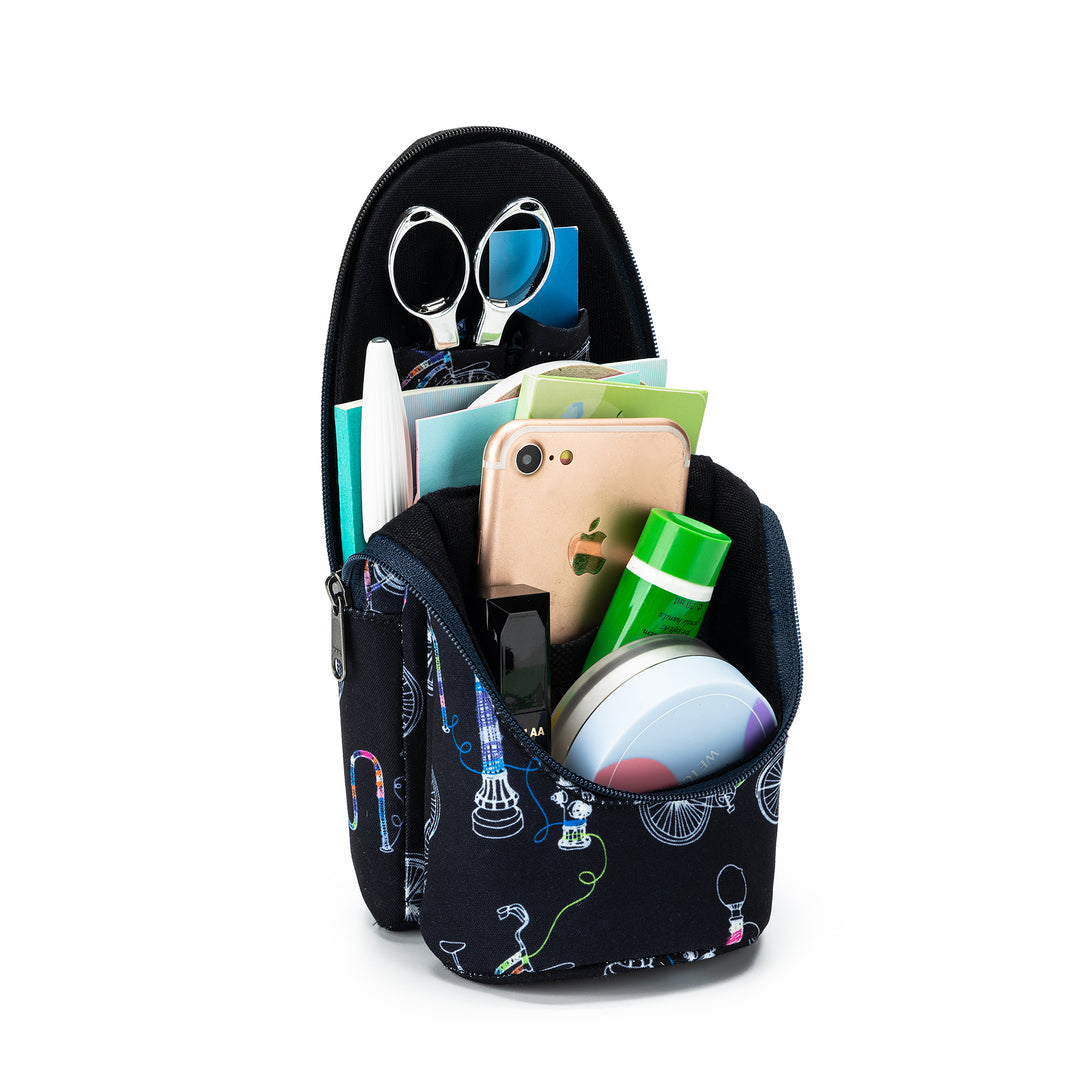 Della Q Standing Needle Case